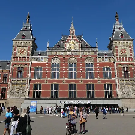 Guest house Studio'S In The Center Of Amsterdam With Canal View!